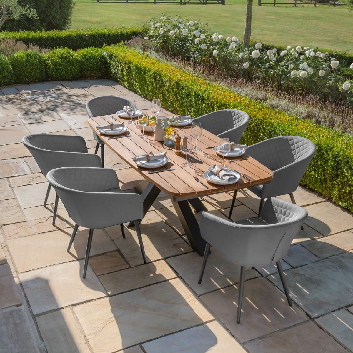Maze - Jakarta Teak 6-8 Seat Oval Dining Table