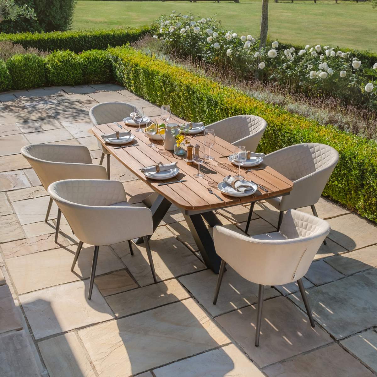 Maze - Jakarta Teak 6-8 Seat Oval Dining Table