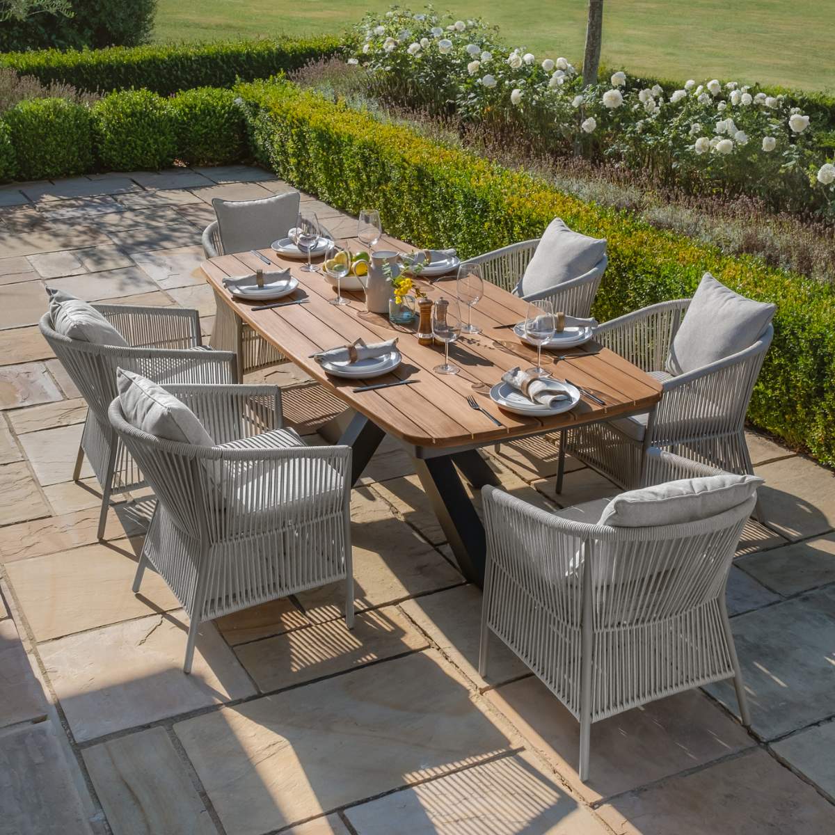 Maze - Jakarta Teak 6-8 Seat Oval Dining Table