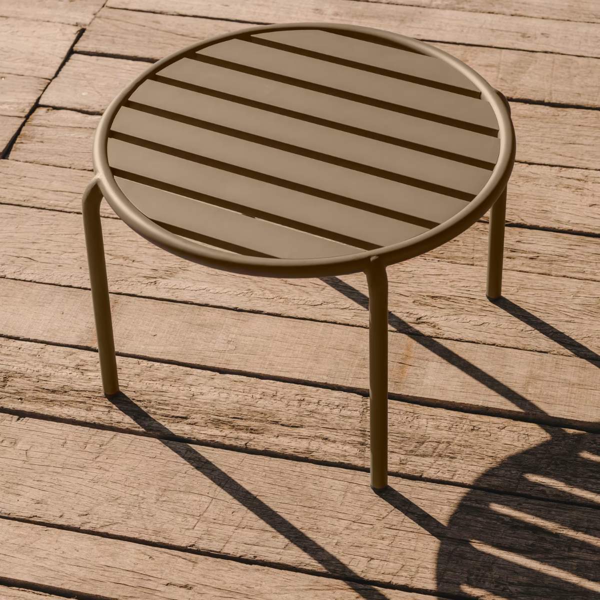 Kave Home Joncols outdoor side table in aluminium with taupe painted finish Ø 60cm
