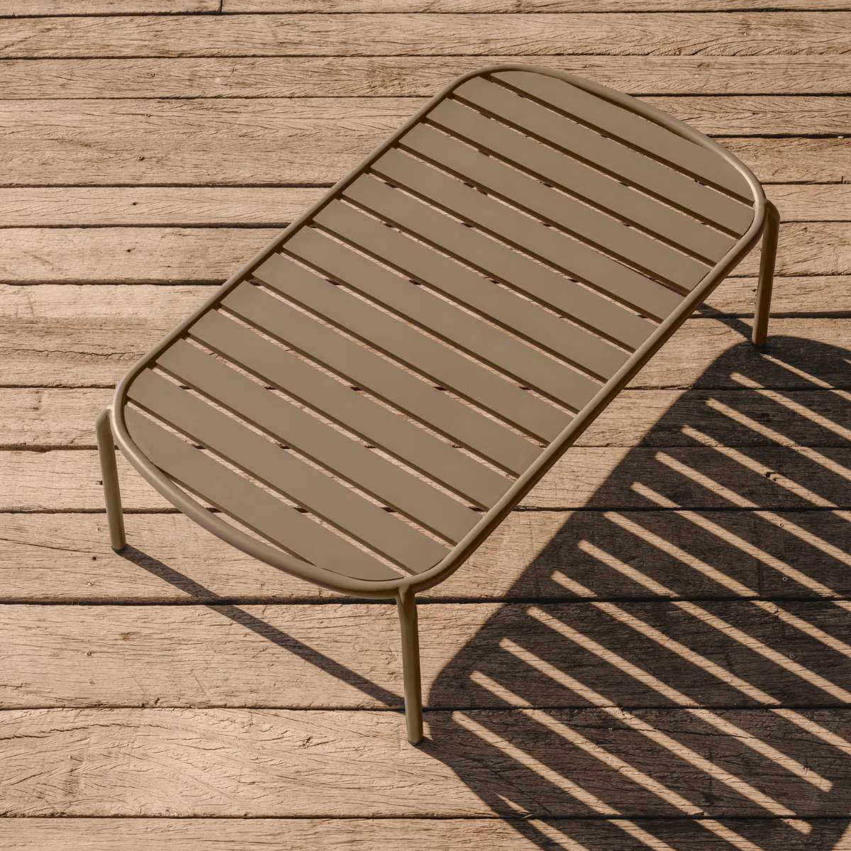 Kave Home Joncols outdoor coffee table in aluminium with taupe painted finish Ø 113 x 65cm