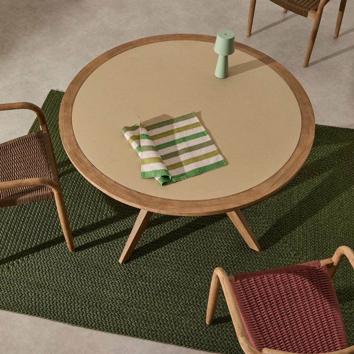Kave Home Julieta round table in polycement and solid acacia wood Ø 120 cm FSC 100%