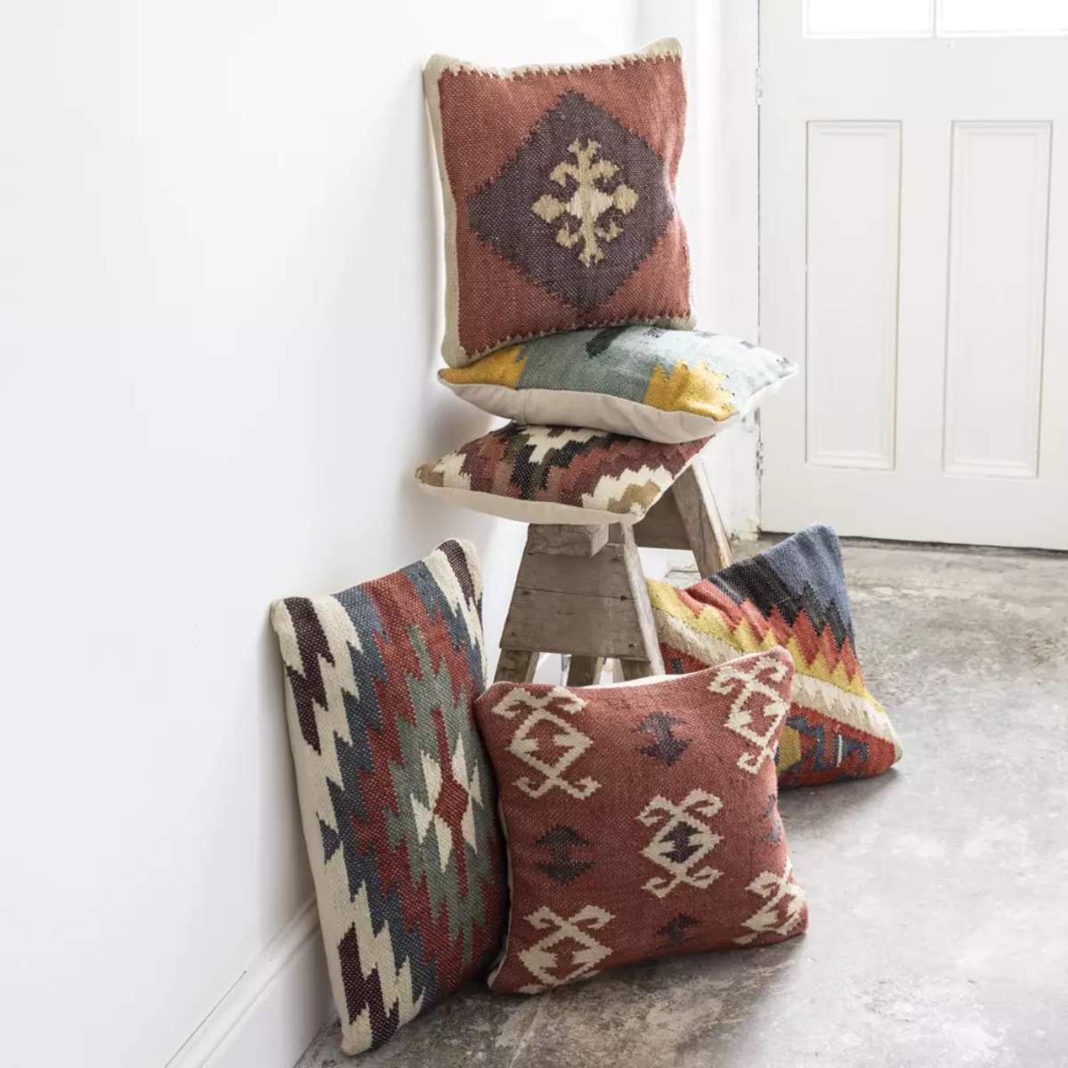Grand Illusions Jute Cushion Vango