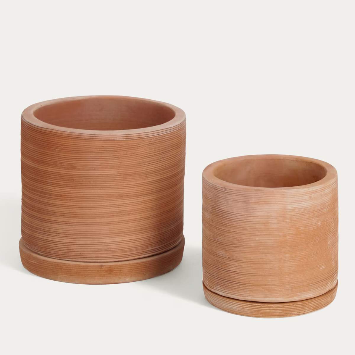 Kave Home Karlina set of 2 terracotta plant pots with dishes, Ø 33 cm / Ø 24 cm