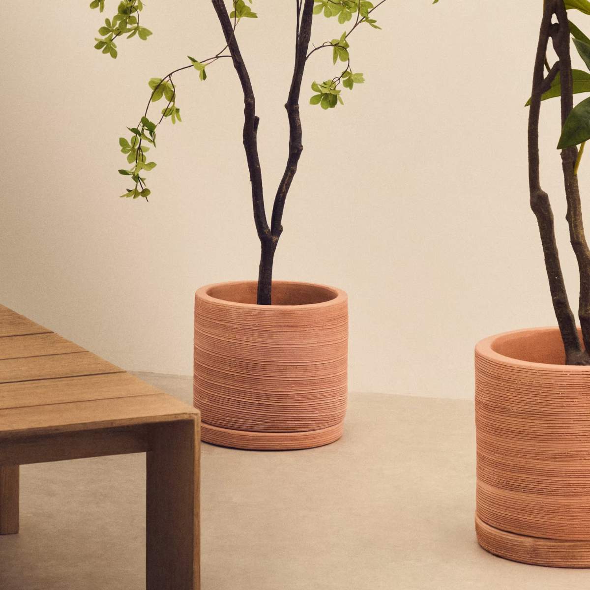 Kave Home Karlina set of 2 terracotta plant pots with dishes, Ø 33 cm / Ø 24 cm