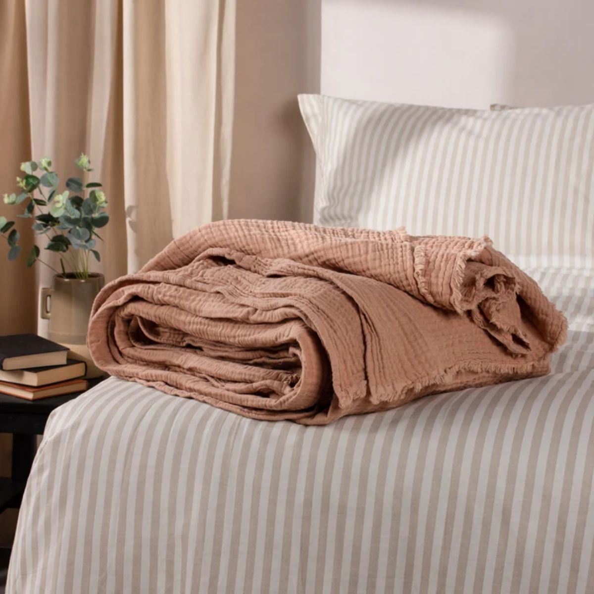 Riva Home Lark Muslin Cotton Throw Pink Clay