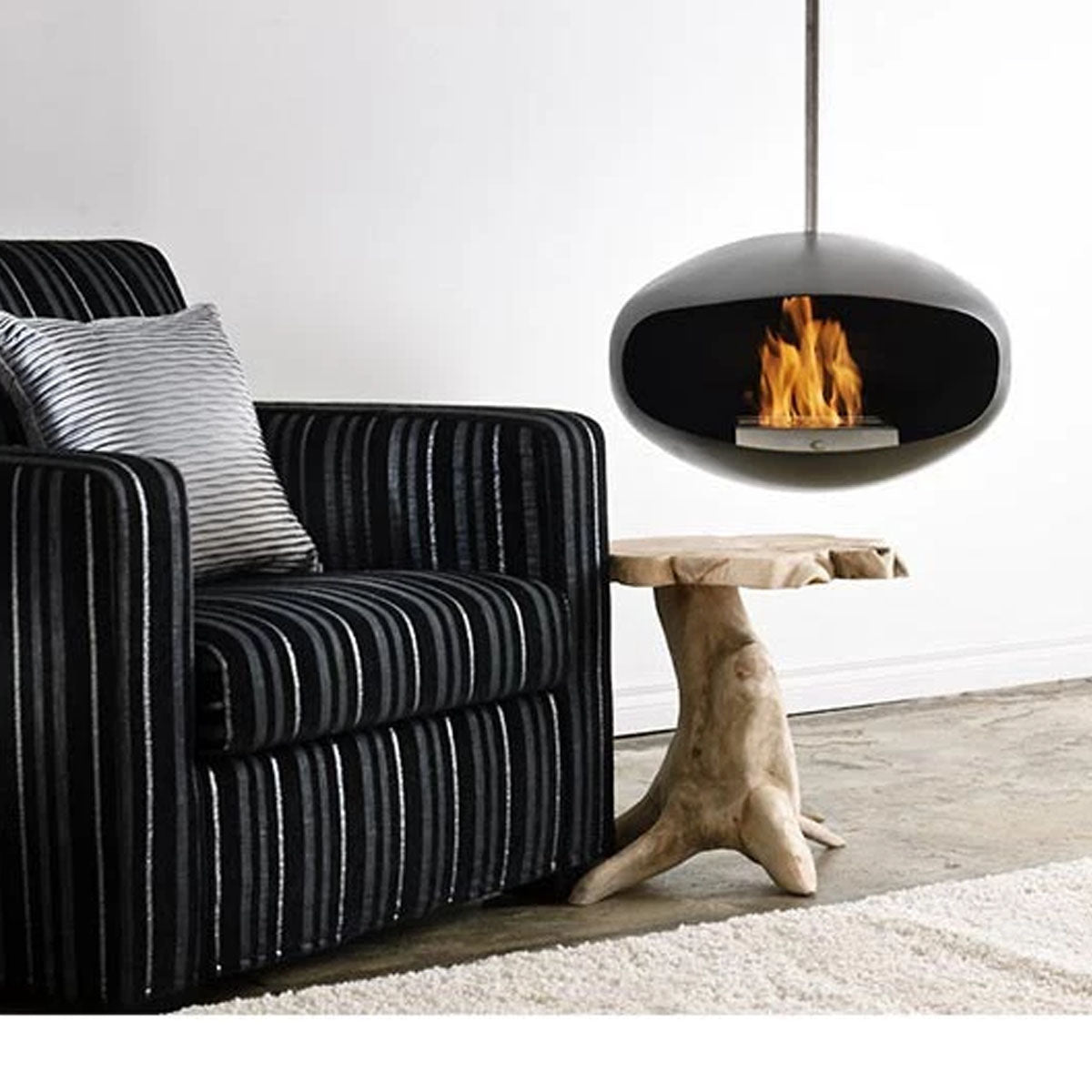 Cocoon Fires Aeris - Black with a Steel Pole