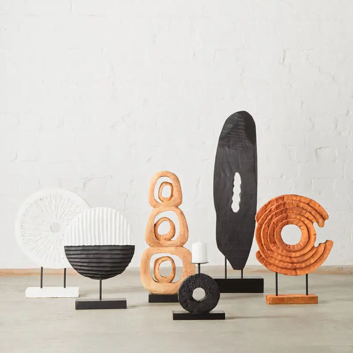 Beaumonde Home Fidel Black and White Mango Wood Round Sculpture