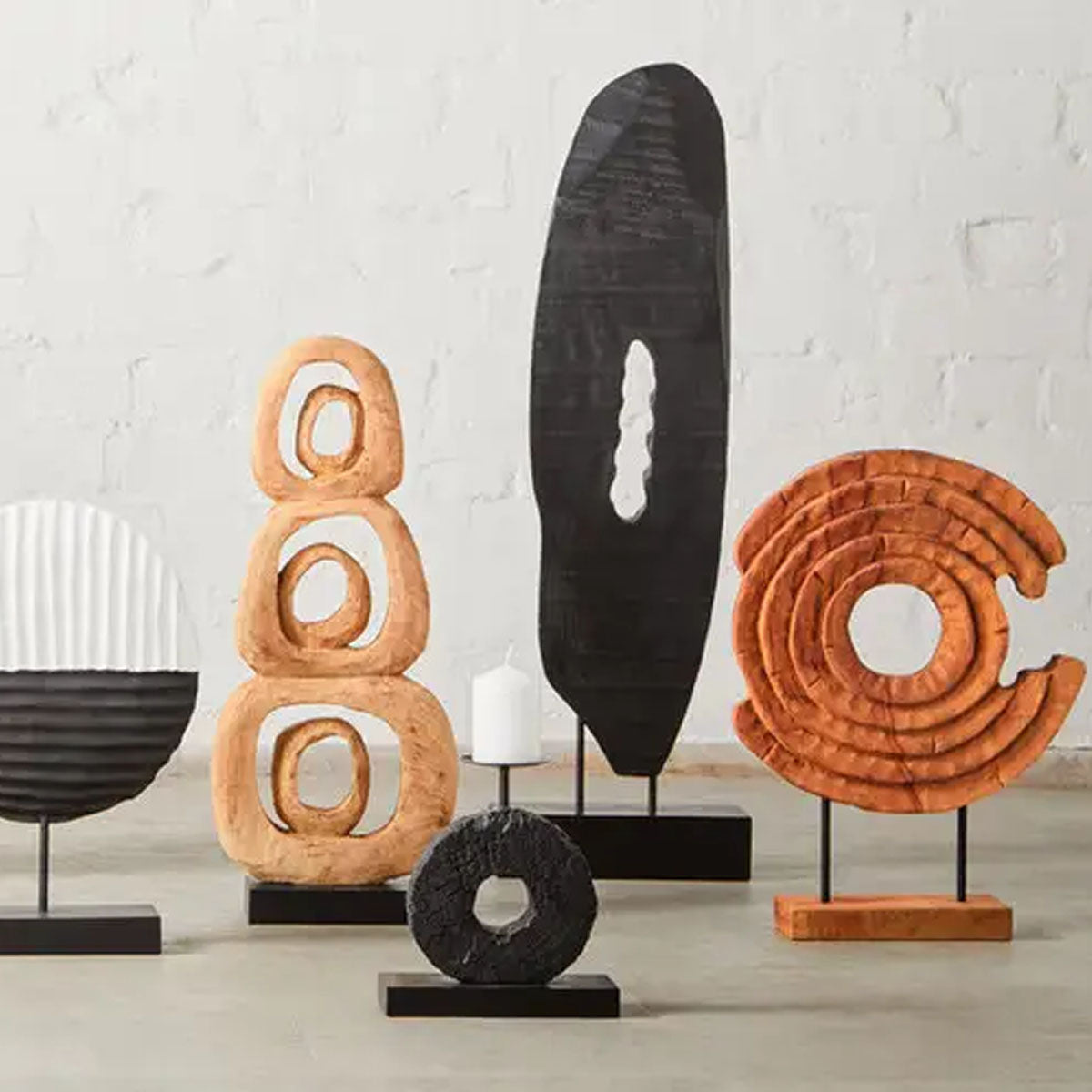 Beaumonde Home Fidel Black and White Mango Wood Round Sculpture