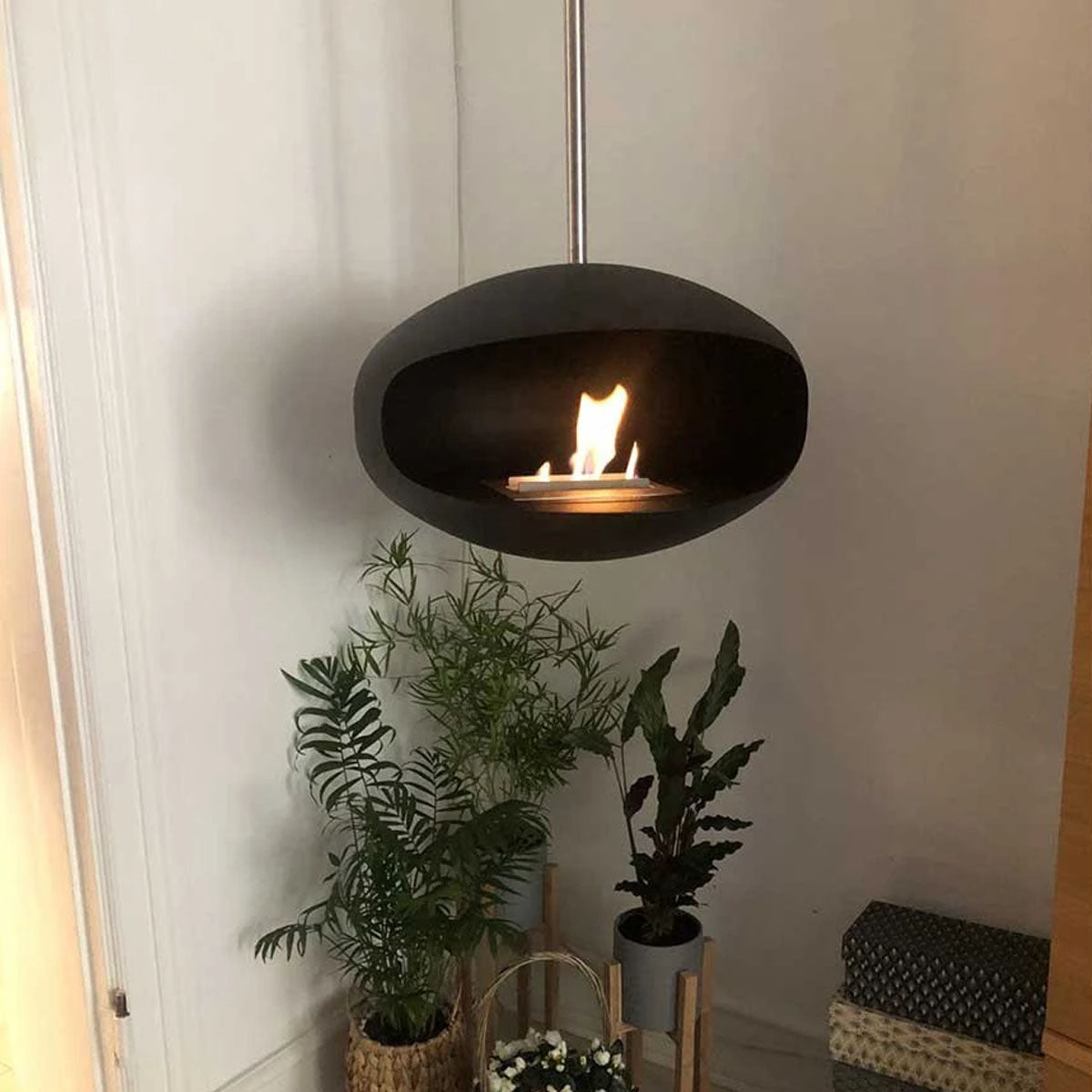 Cocoon Fires Aeris - Black with a Steel Pole