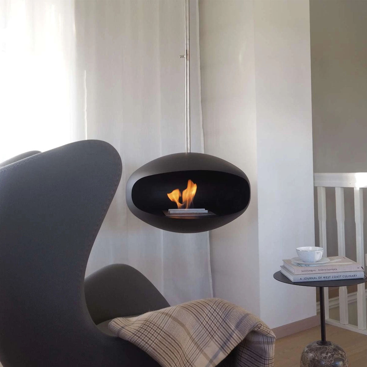 Cocoon Fires Aeris - Black with a Steel Pole