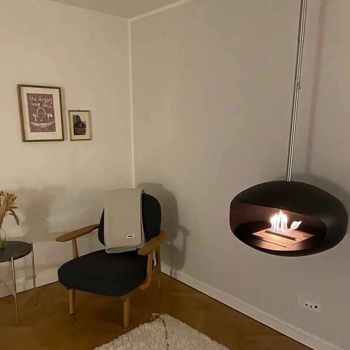 Cocoon Fires Aeris - Black with a Steel Pole