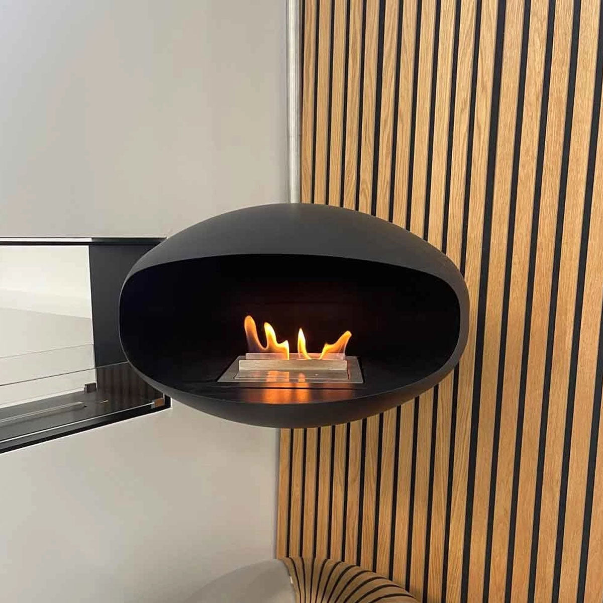 Cocoon Fires Aeris - Black with a Steel Pole