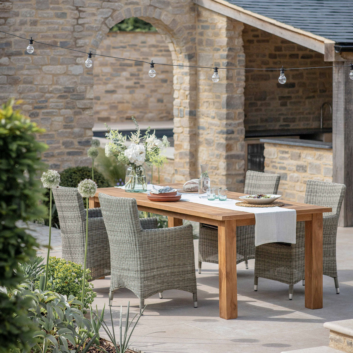 Garden Trading St Mawes Dining Table 8 Seater