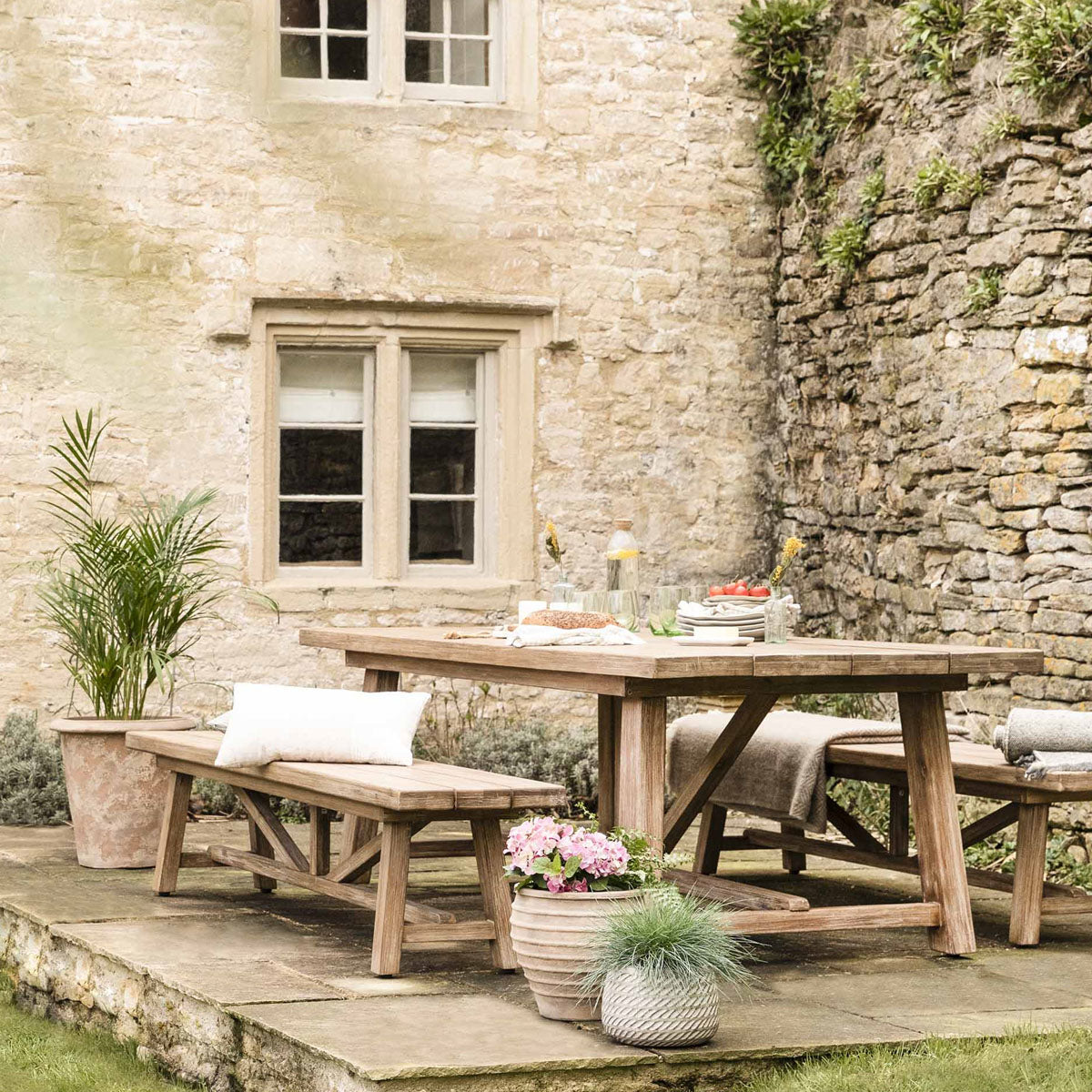 Garden Trading Chilford Solid Wood Dining Table Large
