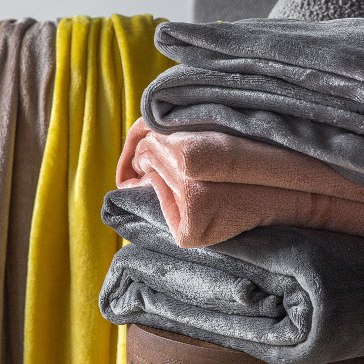 Gallery Direct Rolled Flannel Fleece