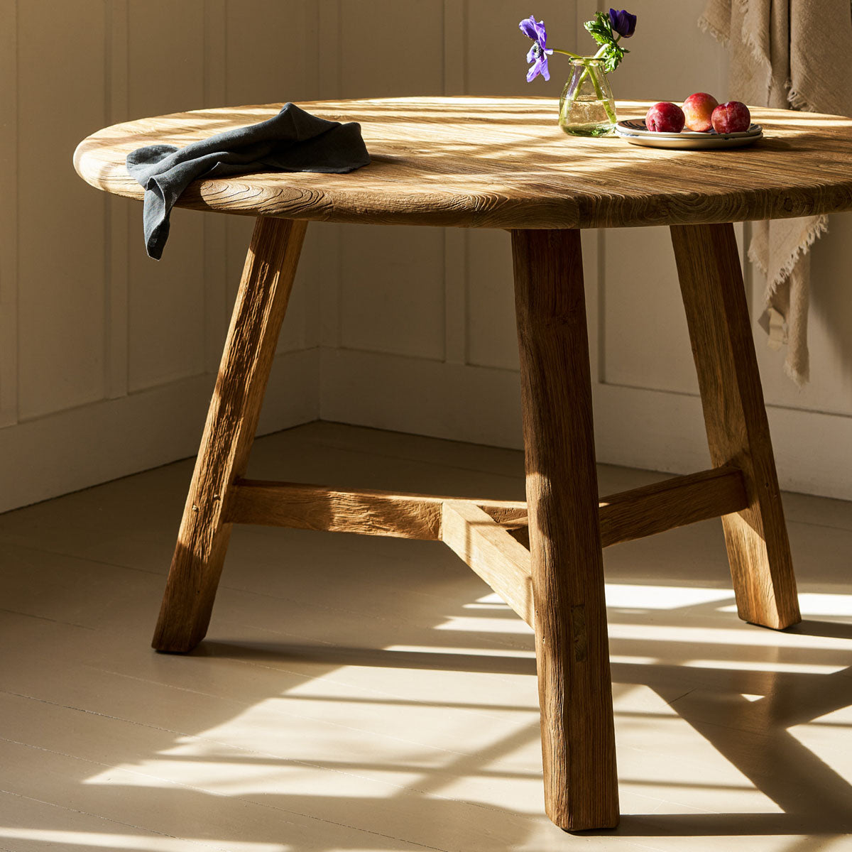Garden Trading Hawthorne Round Dining Table Natural
