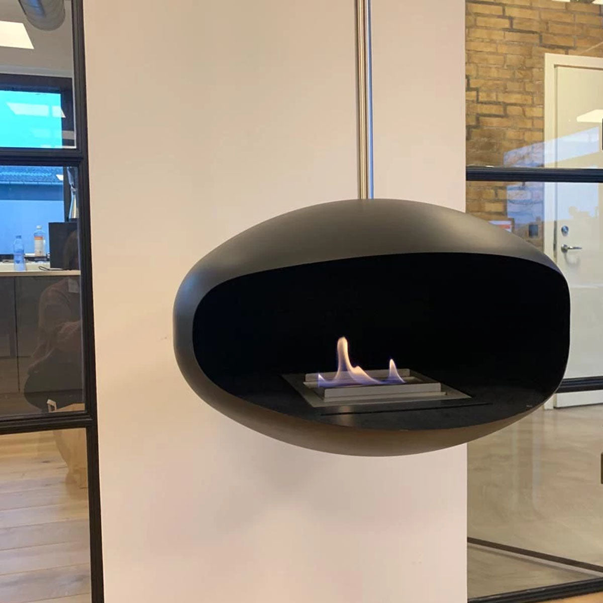 Cocoon Fires Aeris - Black with a Steel Pole