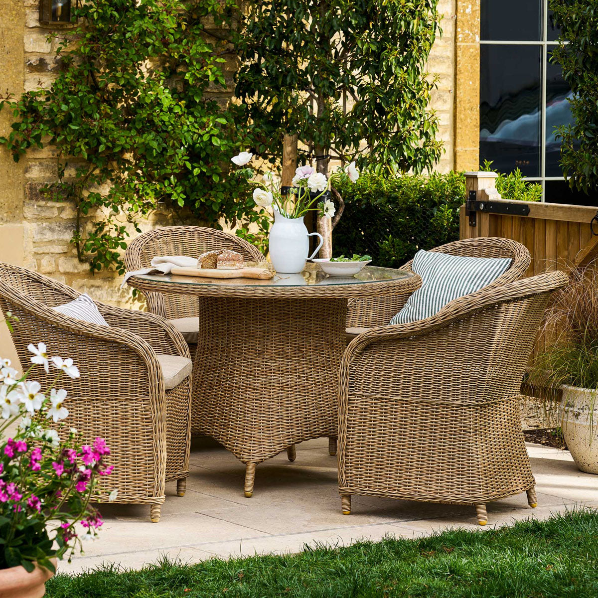 Garden Trading Brayford Round Dining Set Small Natural