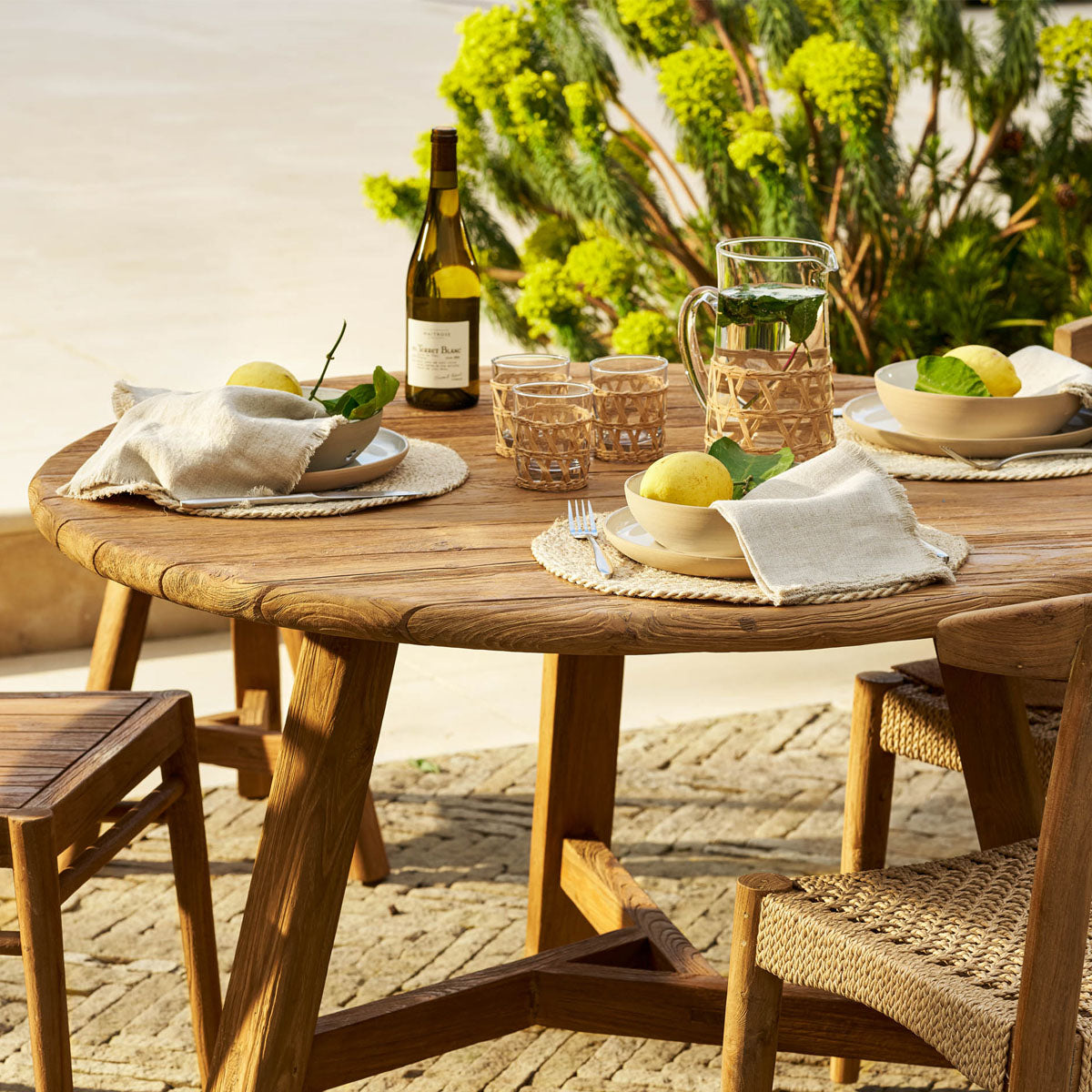 Garden Trading Hawthorne Round Slatted Dining Table Natural