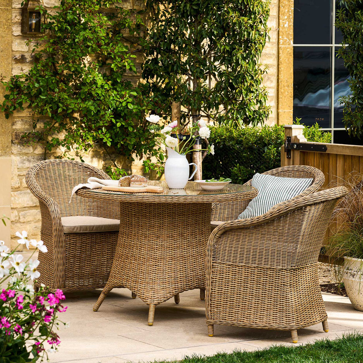 Garden Trading Brayford Round Dining Set Small Natural