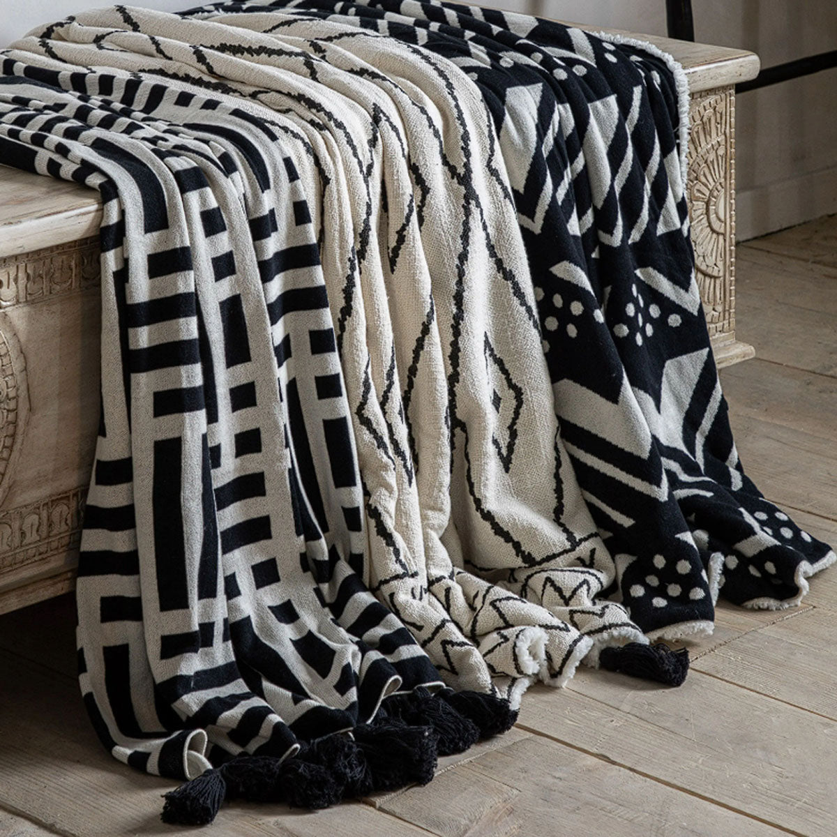 Gallery Direct Houndslow Knit Sherpa Rev Throw Black