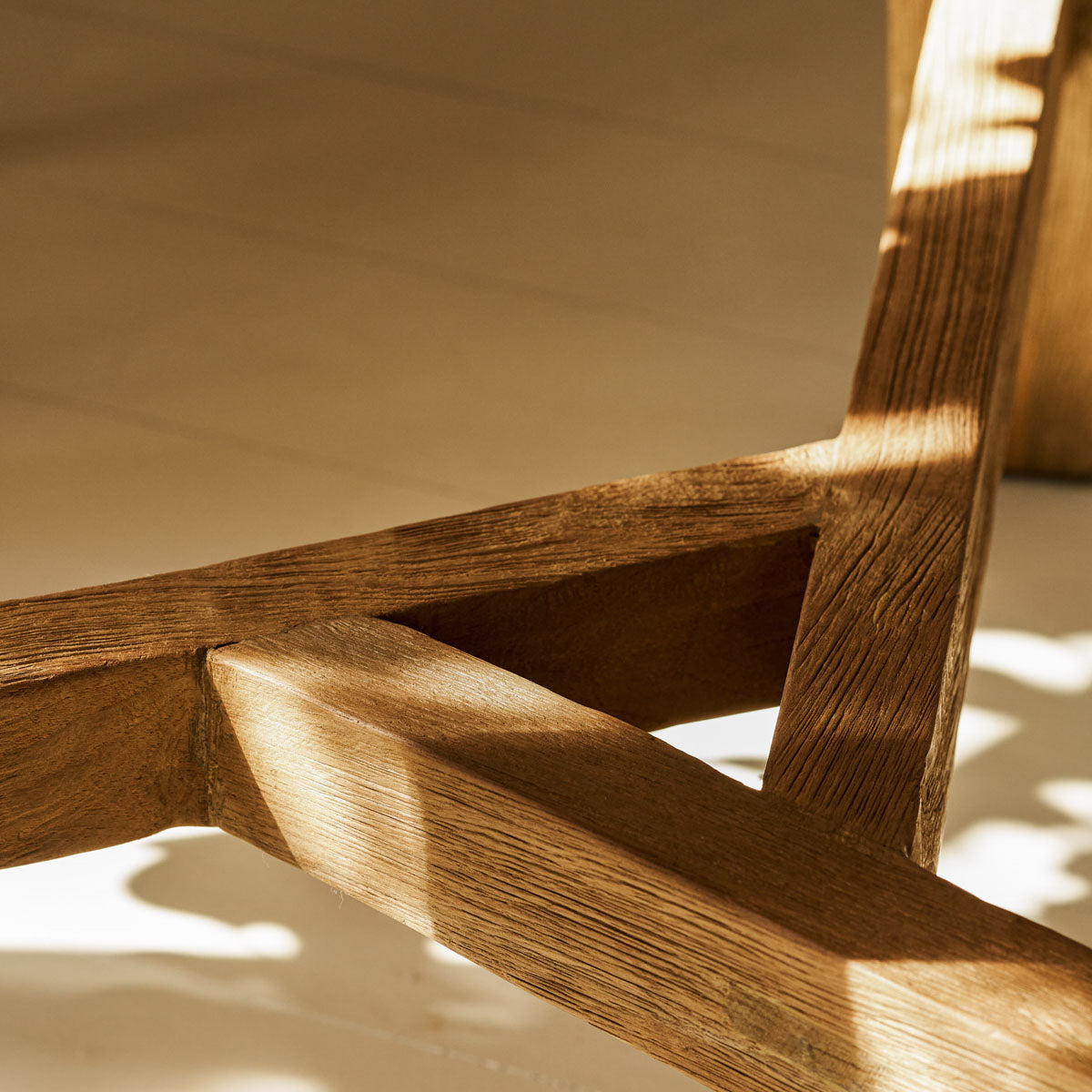 Garden Trading Hawthorne Round Dining Table Natural