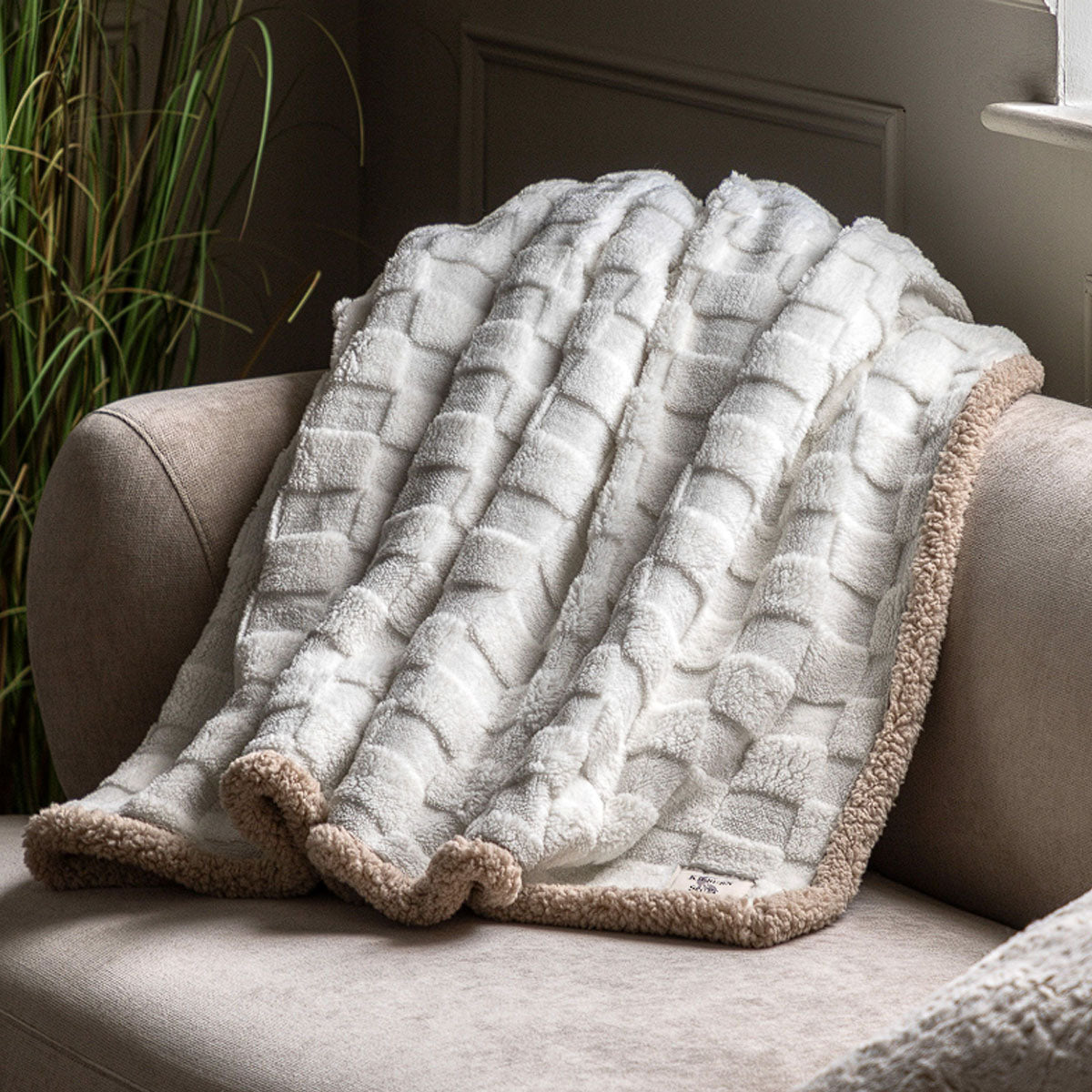 Gallery Direct Oakley Checked Sherpa Throw