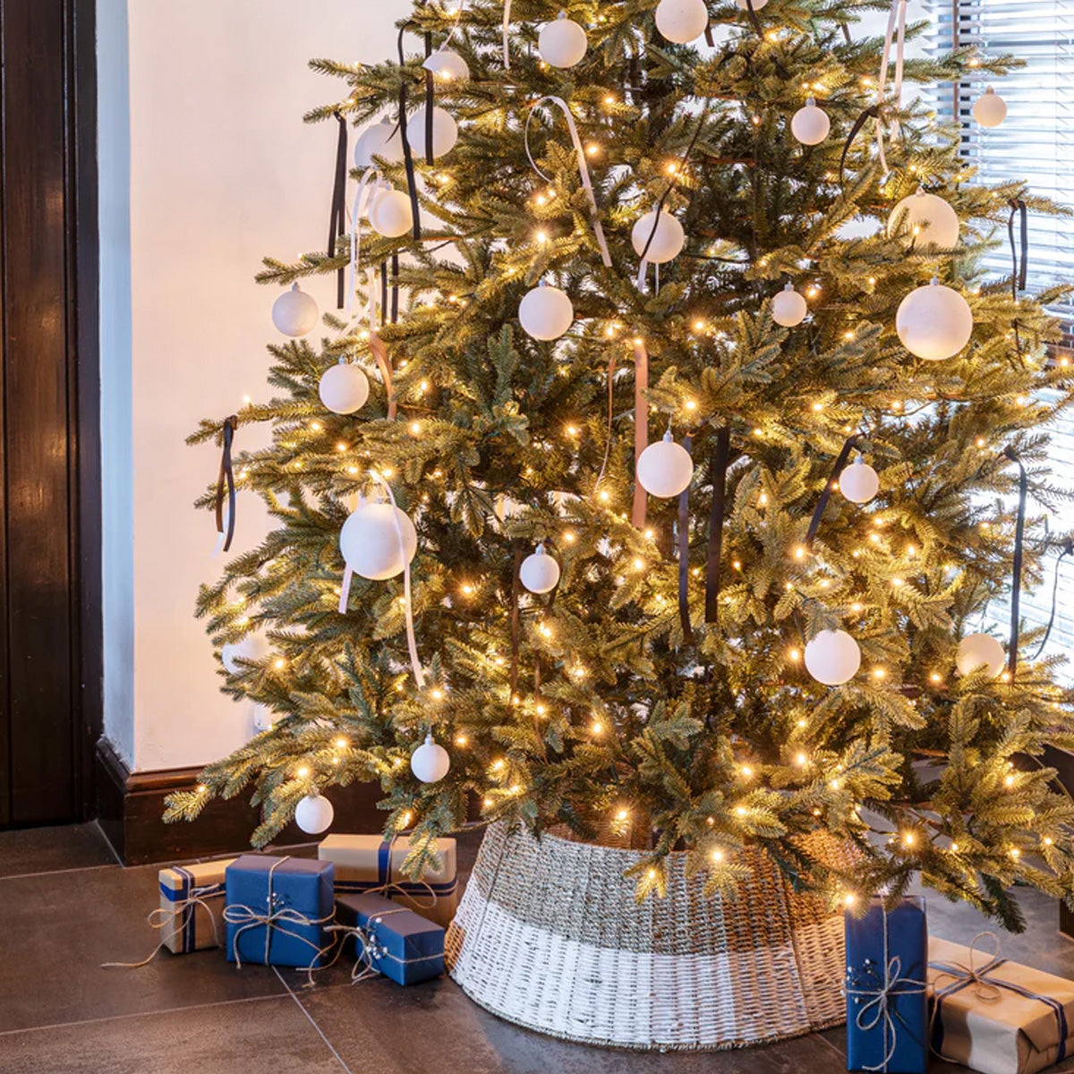 Ivyline Round Foldable White Tree Skirt