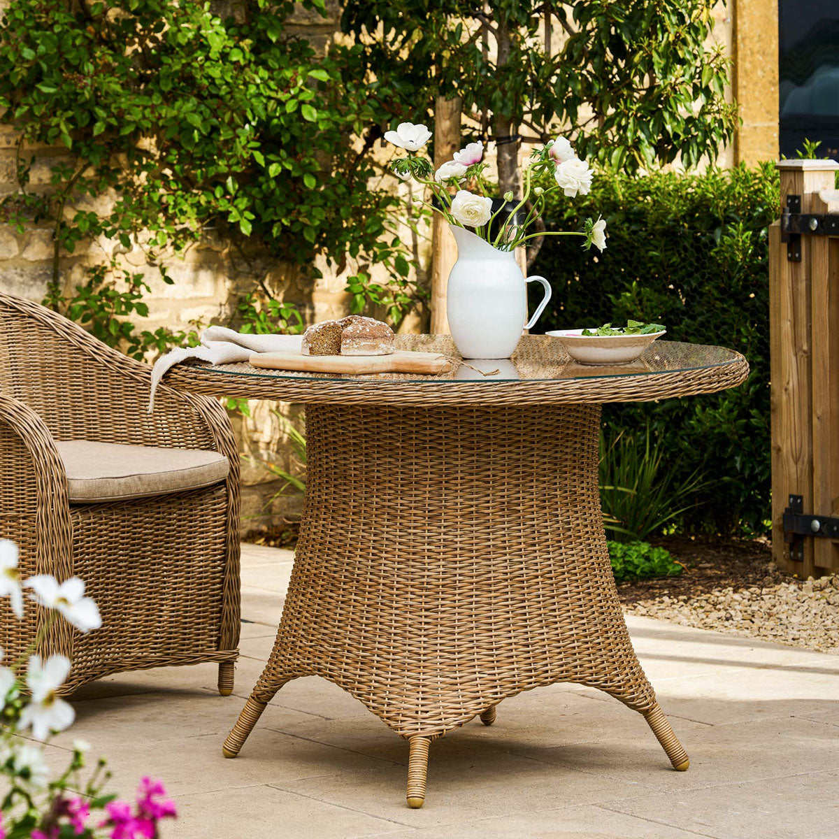 Garden Trading Brayford Round Dining Set Small Natural