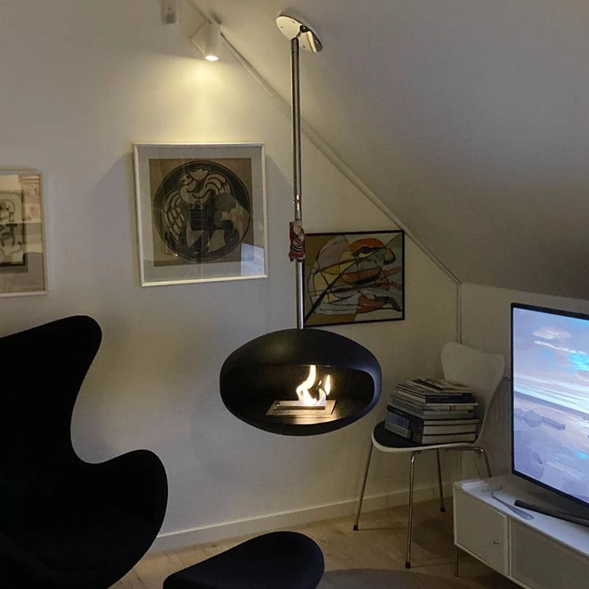 Cocoon Fires Aeris - Black with a Steel Pole