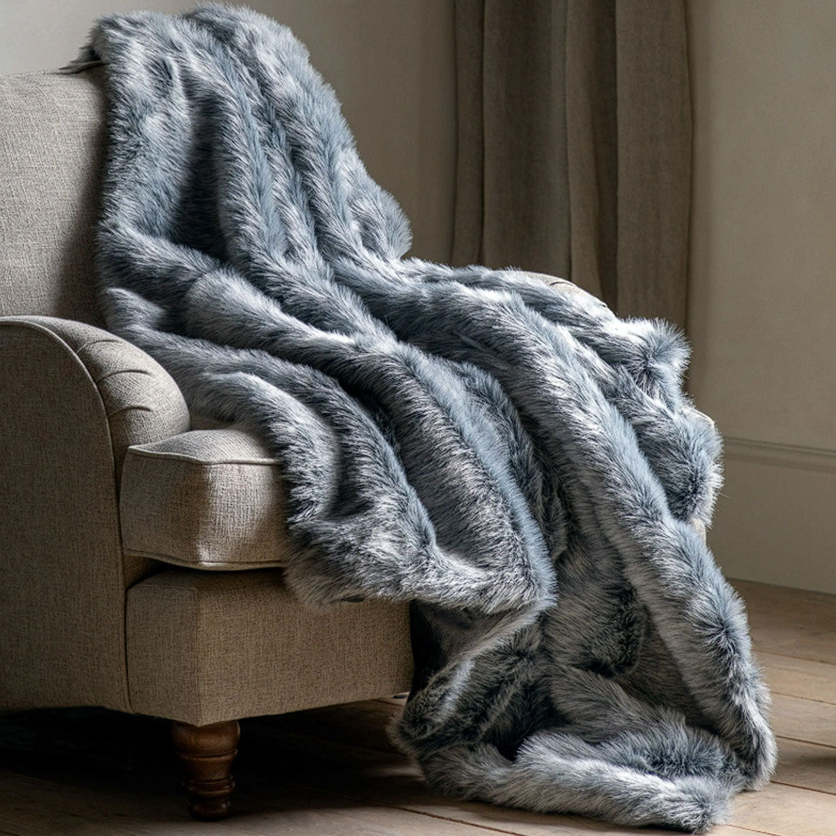 Gallery Direct Alaskan Faux Fur Throw Premium