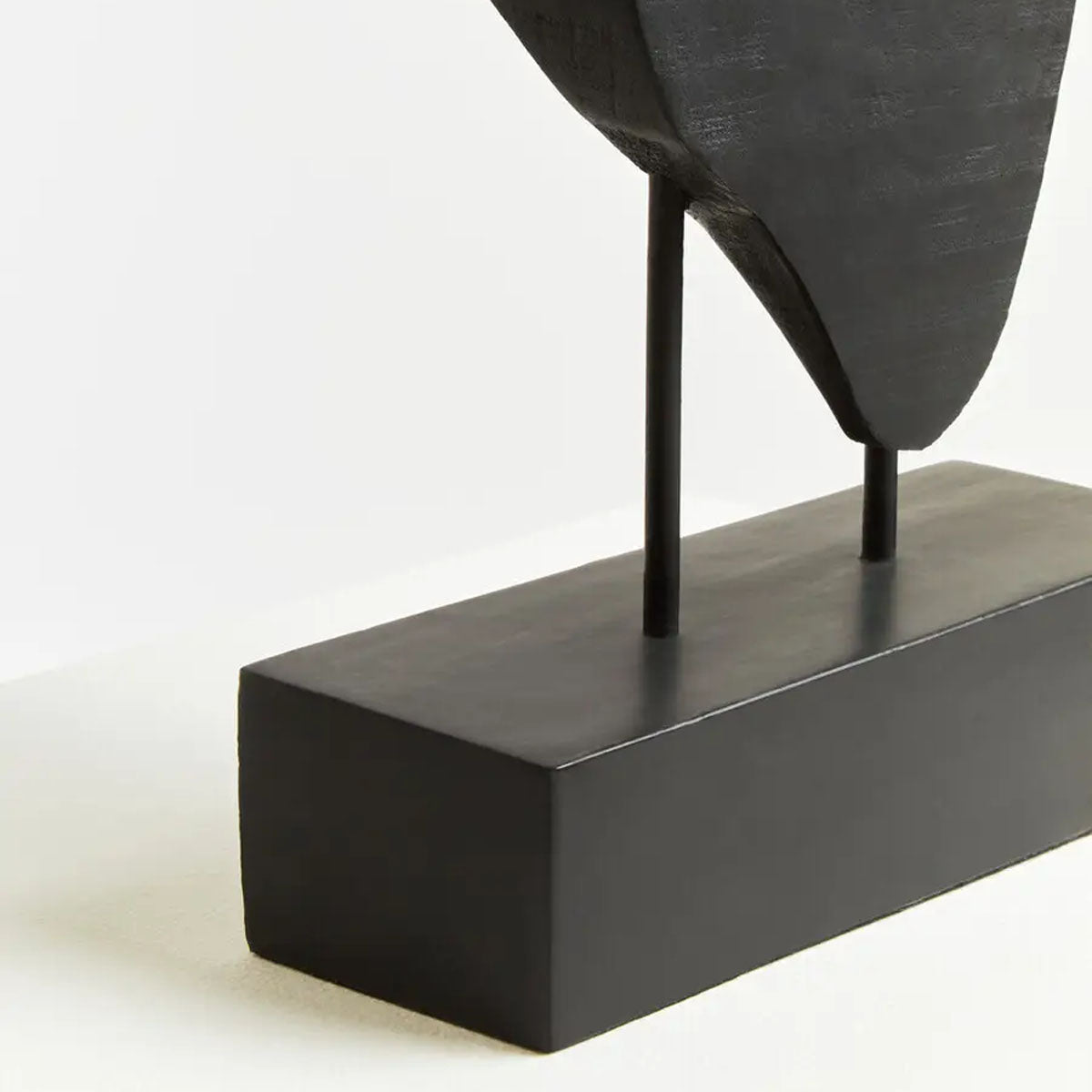 Beaumonde Home Fidel Rustic Black Vertical Mango Wood Slice Sculpture