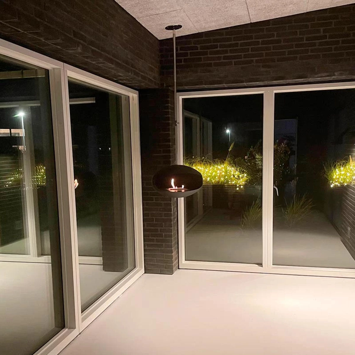 Cocoon Fires Aeris - Black with a Steel Pole