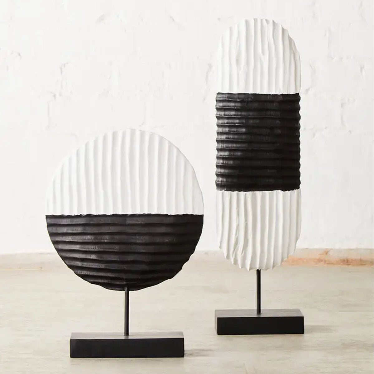 Beaumonde Home Fidel Black and White Mango Wood Round Sculpture