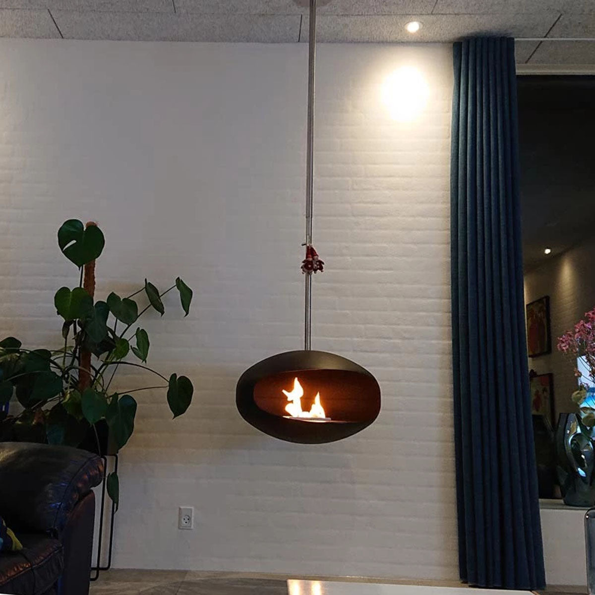 Cocoon Fires Aeris - Black with a Steel Pole
