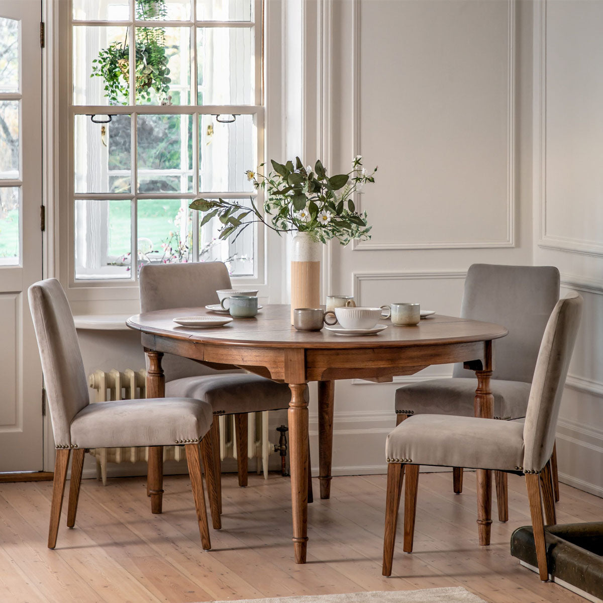 Gallery Direct Highgrove Ext Round Table 1200/1600x1200x750mm