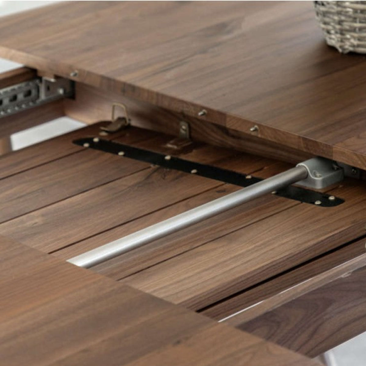 Gallery Direct Madrid Ext Dning Table Walnut  2000/2500x1000x760mm