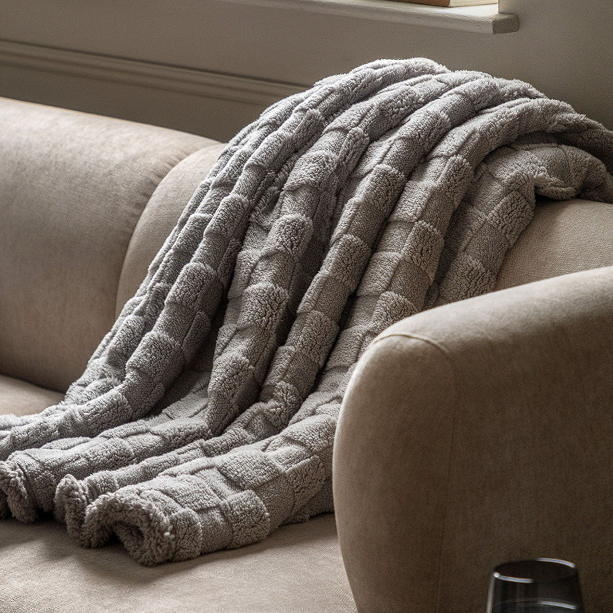 Gallery Direct Oakley Checked Sherpa Throw