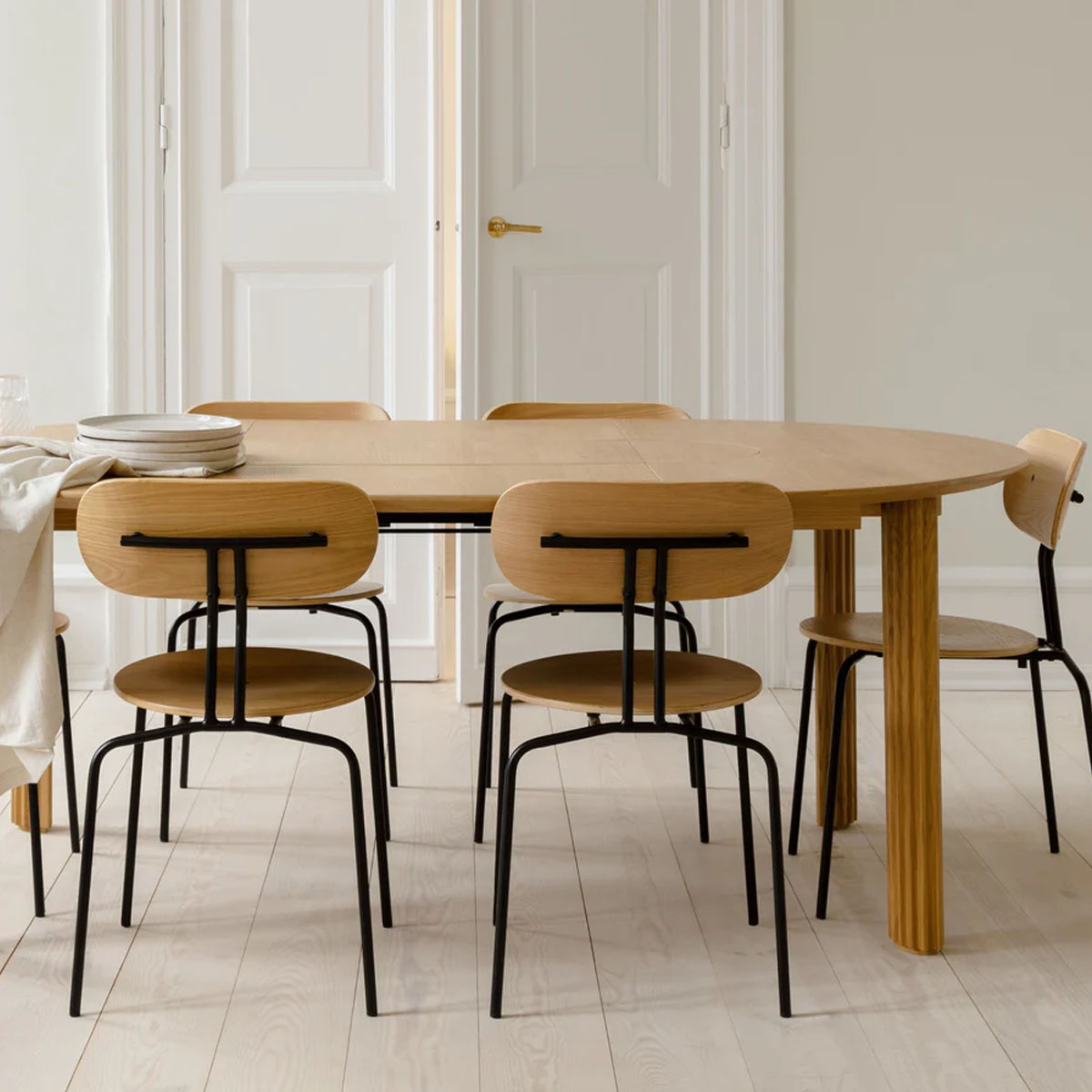 Umage Comfort Circle Table - Extendable