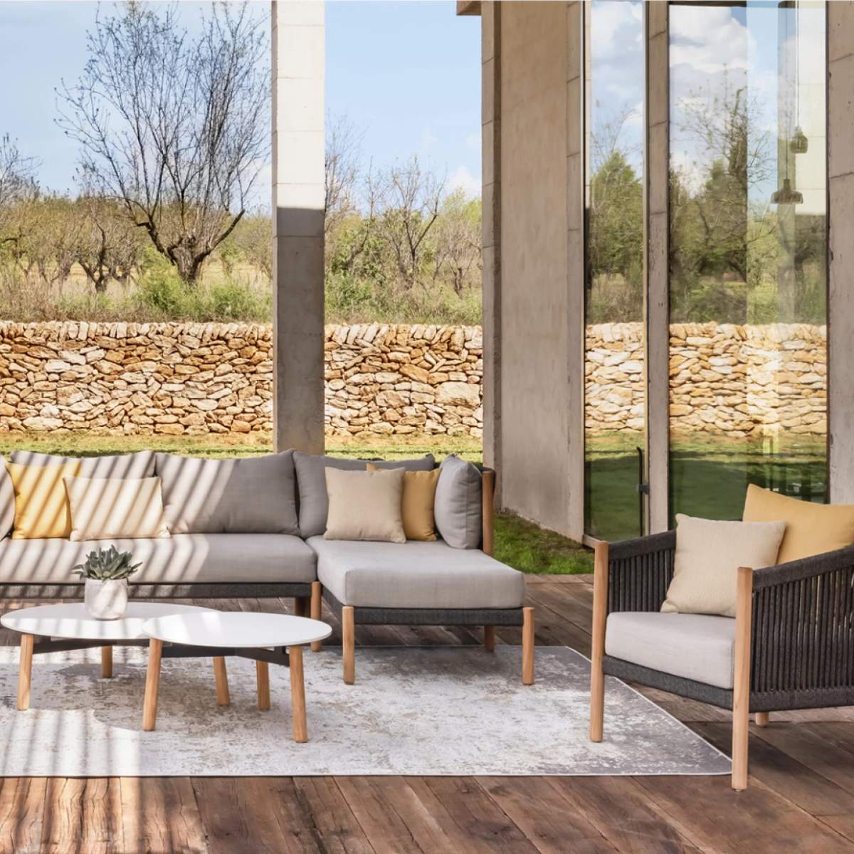 Vincent Shepherd Lento Lounge Chair + Seat Cushion & Deco Cushions