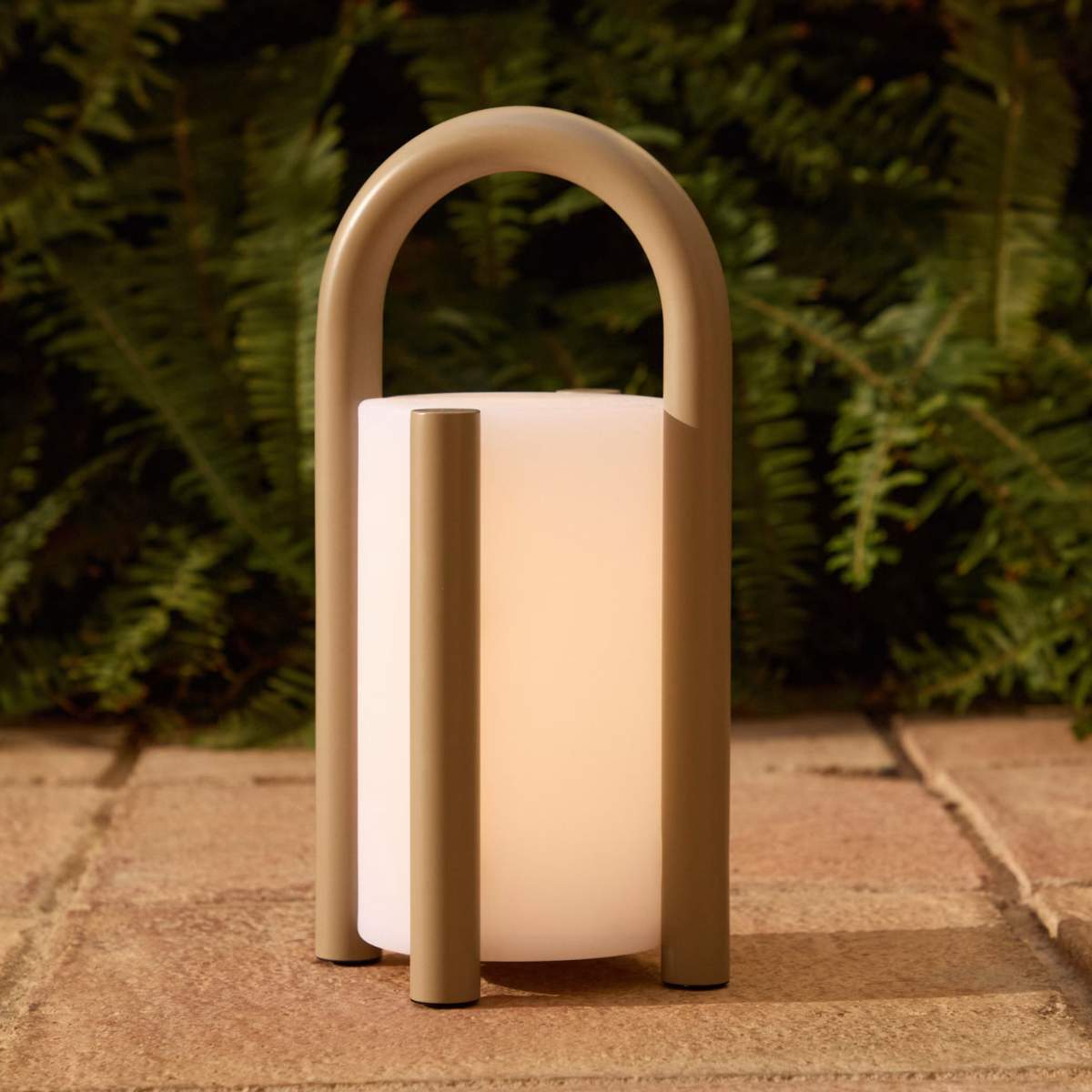 Kave Home Leros small portable table lamp in green polyethylene and steel