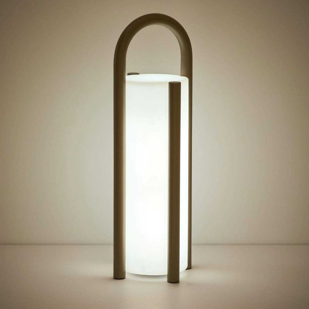 Kave Home Leros large portable table lamp in green polyethylene and steel