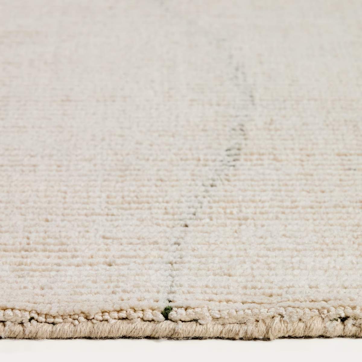 Kave Home Lisdan ecru synthetic fibre rug with green graphic detail 200 x 300cm