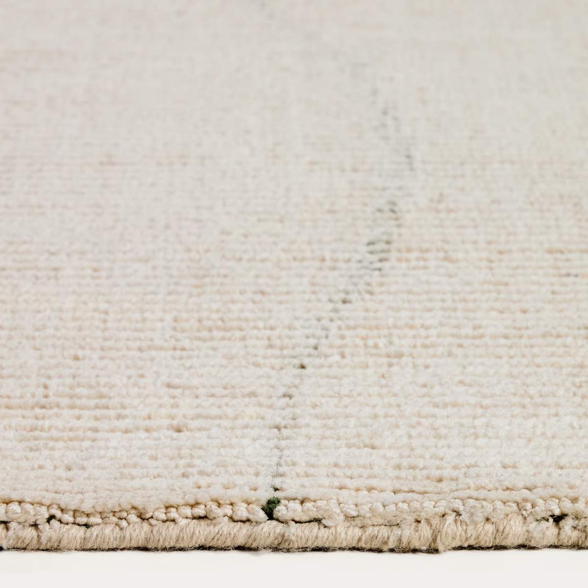 Kave Home Lisdan ecru synthetic fibre rug with green graphic detail 160 x 230cm