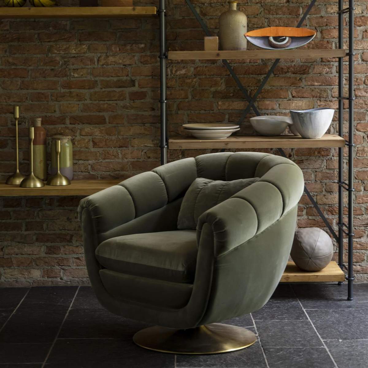 Dutch Bone Lounge Chair Member