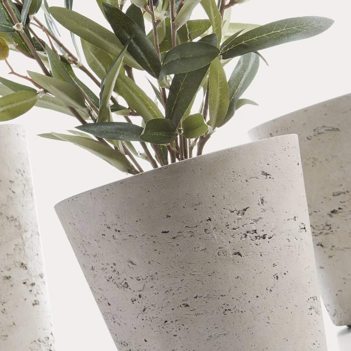 Kave Home Low set of 3 planters grey Ø 23,5 cm / Ø 16,5 cm / Ø 14 cm