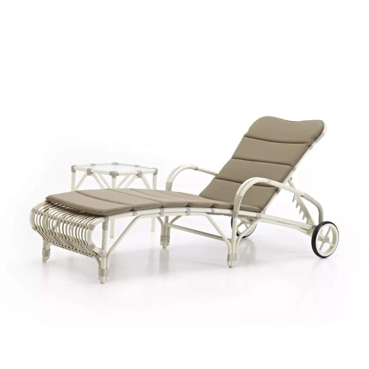 Vincent Shepherd Lucy White Wicker Outdoor Sunbed