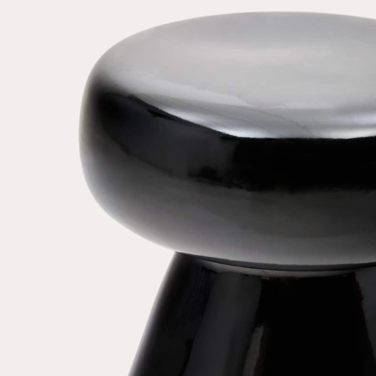 Kave Home Manya black ceramic side table, Ø 38 cm