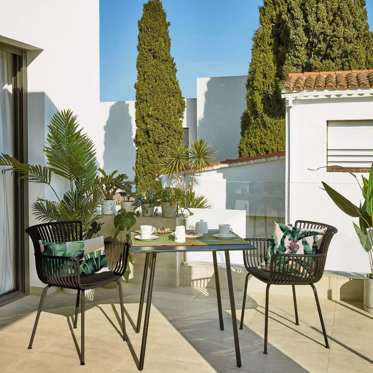 Kave Home Mathis cement fibre with steel legs with black finish 75 x 75 cm